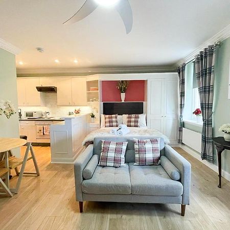 אדינבורו Snug Studio On The Grassmarket, 5Mins From Castle מראה חיצוני תמונה