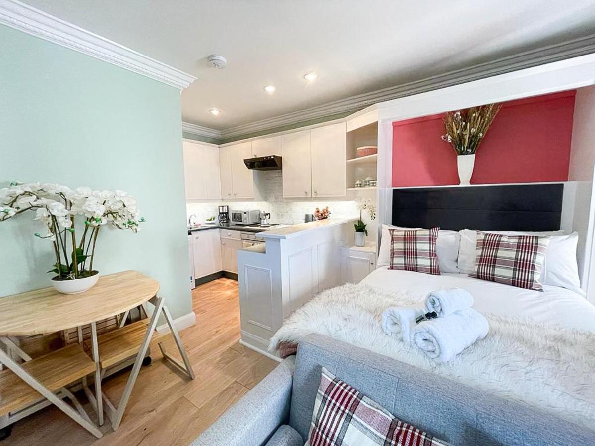 אדינבורו Snug Studio On The Grassmarket, 5Mins From Castle מראה חיצוני תמונה